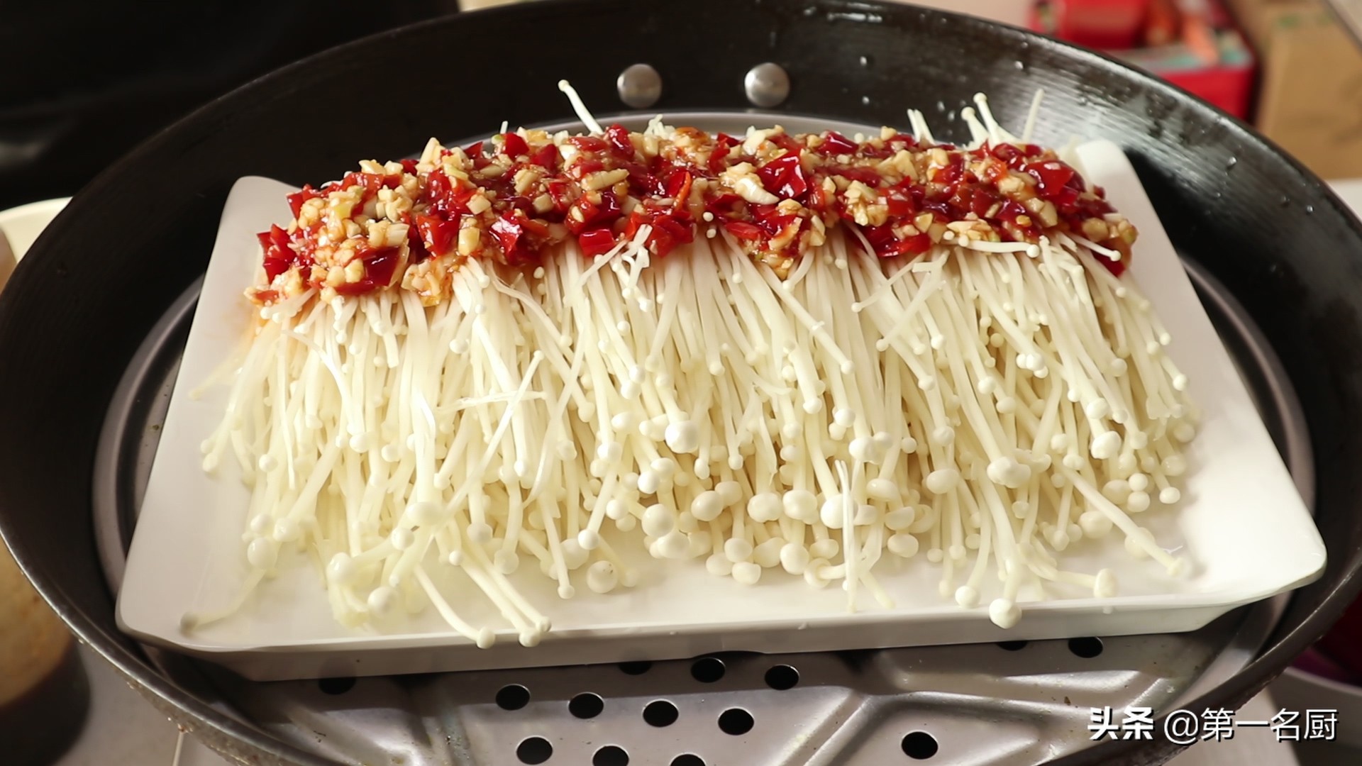 金针菇简单好吃的做菜方法,正宗脆爽香椒金针菇的做法