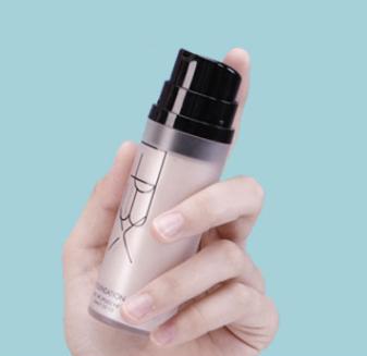 混合性皮肤，夏天油冬天干，适合学生*党**的粉底液