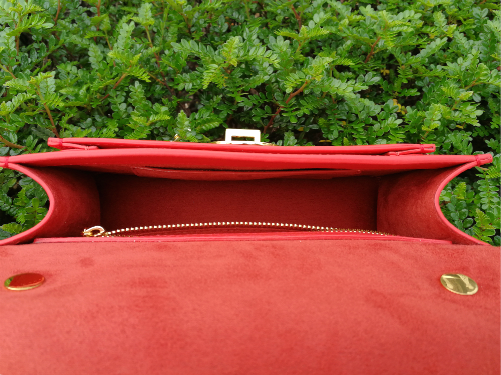 迪桑娜女包属于什么档次,迪桑娜轻奢女包是品牌包吗