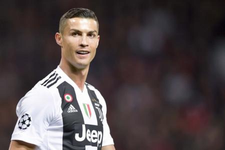 足坛十大巨星伊布,2014年c罗戴帽伊布2球出线