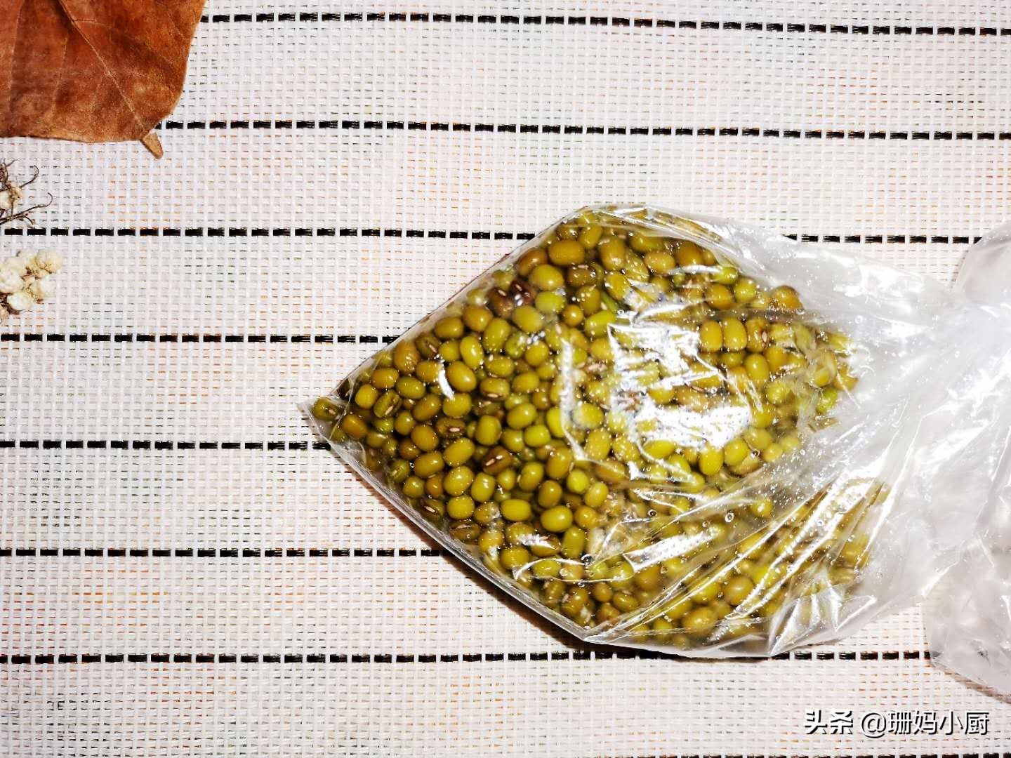 煮绿豆怎么煮不会变黑,绿豆直接煮一般煮多久就熟