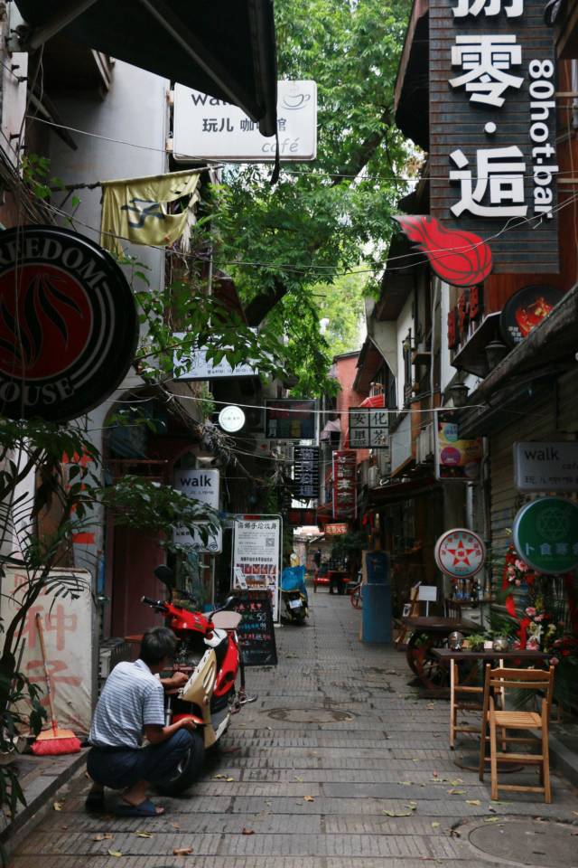 长沙人的快乐正一点一点回来！白天摩天大楼，晚上一脚解放西