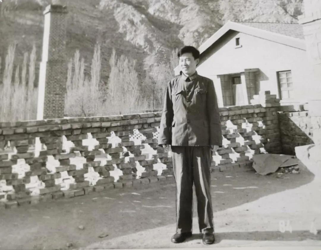 贺兰山石炭井旅游攻略图,石炭井离贺兰山有多远