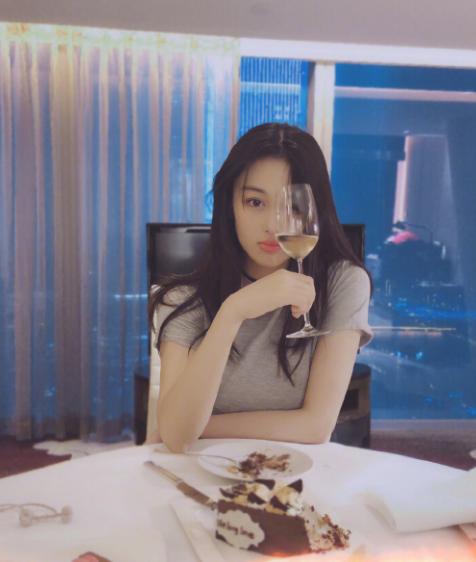 周冬雨的恋情被热议,周冬雨和张一山私下关系