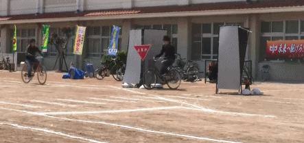 日本警示教育现场演绎交通安全,日本卡车在学校撞击儿童