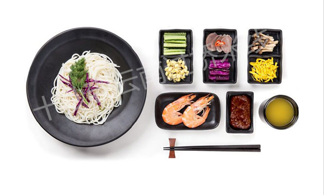 体验米线,体验十分钟就能吃上一桌年夜饭