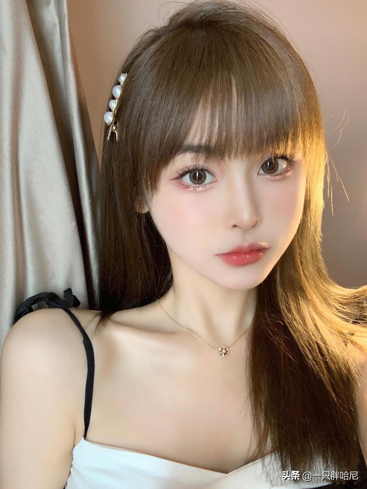 脸黄染什么头发好看又显得年轻,黄头发颜色减龄显白