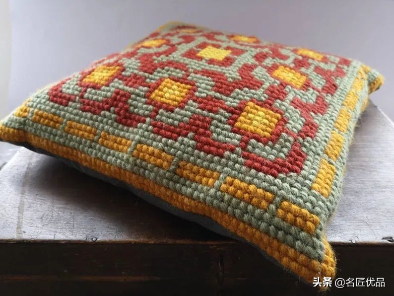 旧物利用!毛线用不完就用来刺绣,这才是十字绣最让人佩服的绣法