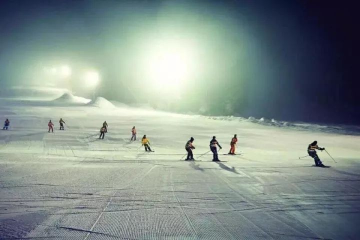去西岭雪山玩雪要准备些什么,去西岭雪山滑雪需要先买门票吗