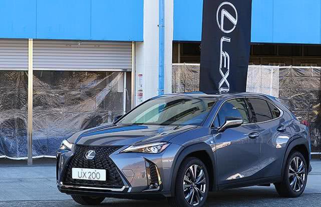 雷克萨斯ux260h和奥迪q3,雷克萨斯ux2023款纯油款