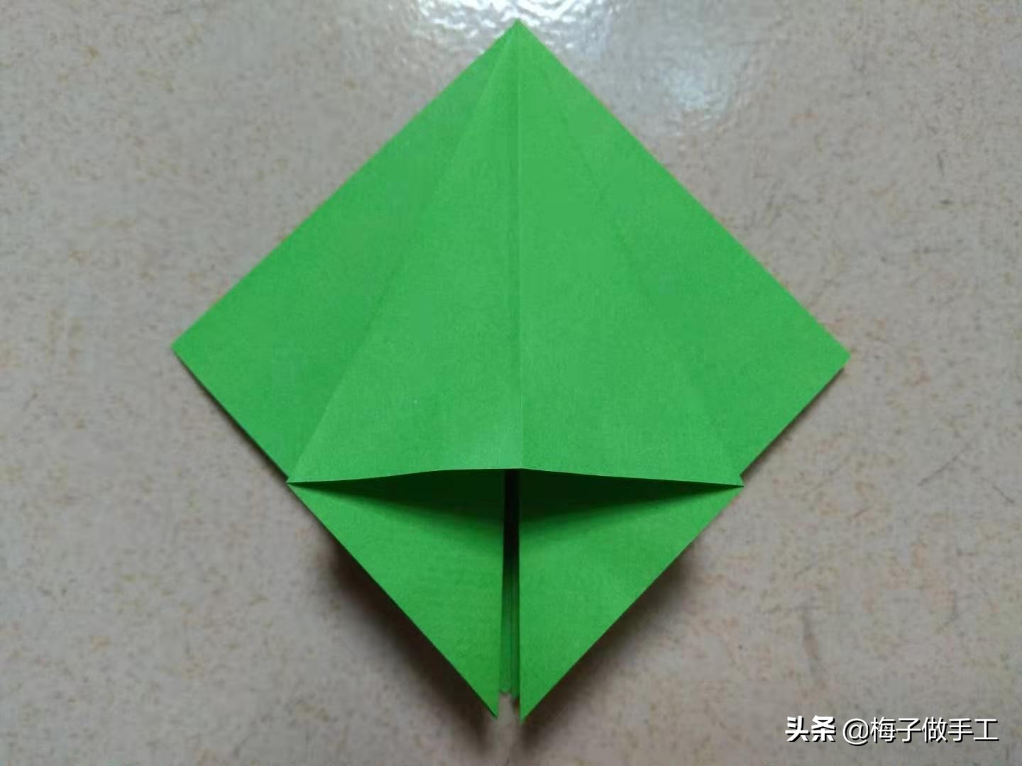 儿童折纸圣诞树的做法,儿童折纸圣诞树的折法