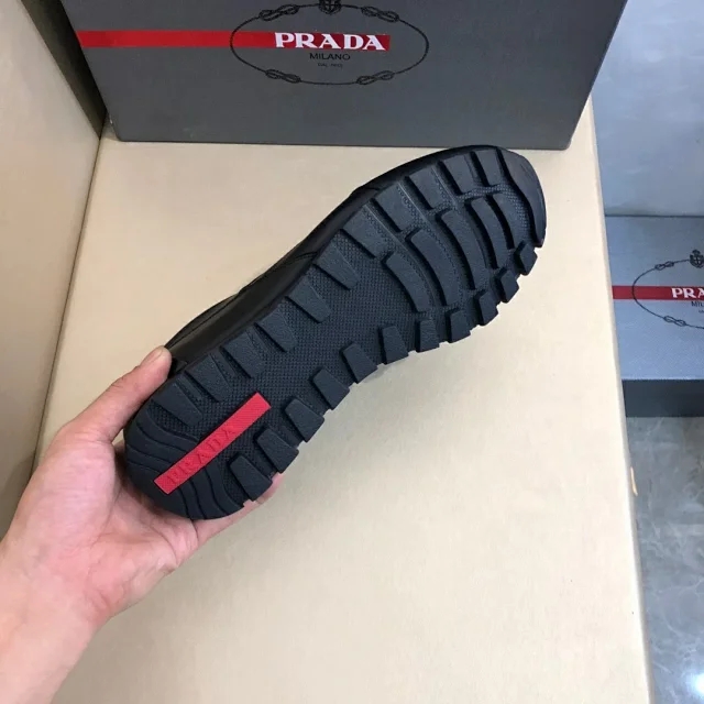 普拉达最新专柜爆款,普拉达漫步鞋中国市场