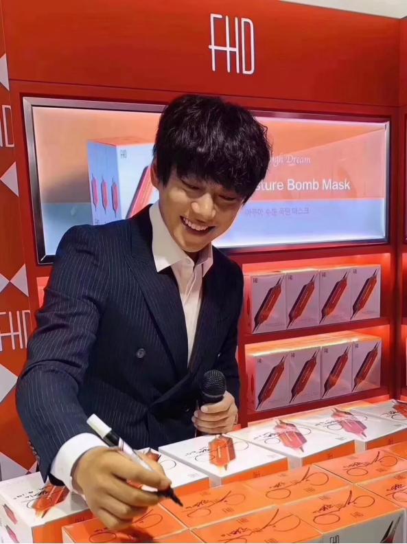 口红一哥李佳琦,口红一哥李佳琦是谁