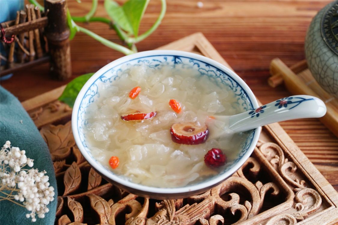 银耳羹怎么煮才能出胶,煮银耳出胶快的方法