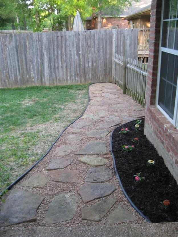 庭院石板路错落铺设,家庭庭院石板路