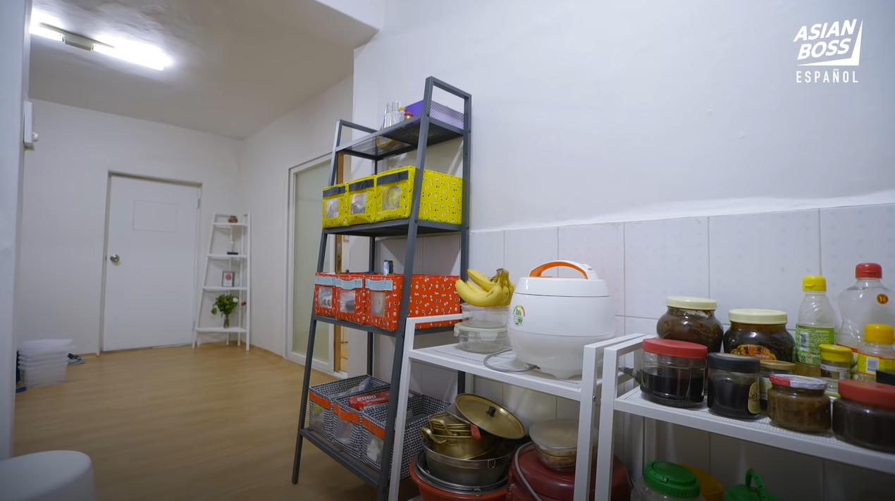 7旬老太太家里堆垃圾场,82岁老妇住地下室五年