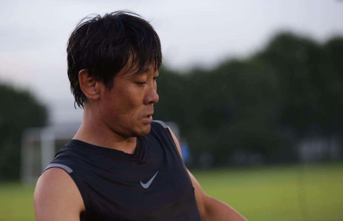 让那英苦恋10年,两个女人为他未婚生子,如今的高峰怎么样了?