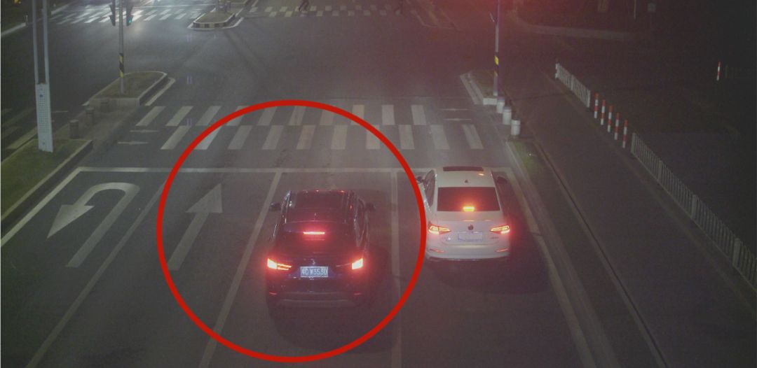 司机闯红灯送医院救治,宝马女司机拖行伤者视频