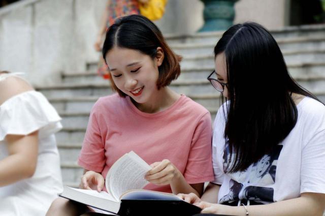 应届生考公务员是国考还是省考,公务员是参加国考还是省考好