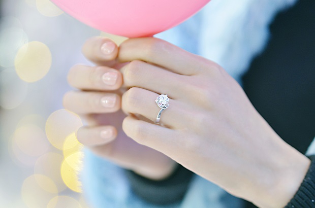 戒指戴哪个手指有什么讲究吗,戒指戴在哪个手指有讲究吗