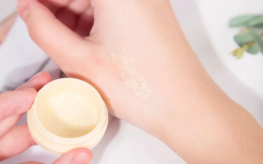 让你的嘴巴滋润一整个冬天,8款好用润唇膏