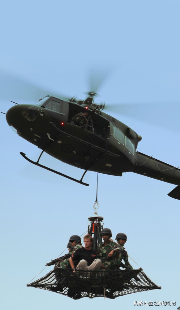 美欧国家直升机在特殊环境的人员进入与撤离系统详解