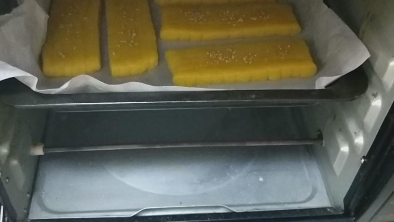 面粉里加鸡蛋怎么做饼,鸡蛋面粉饼怎么做松软好吃