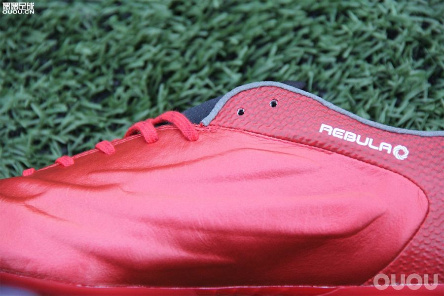 日产足球鞋测评,足球鞋实战测评nike暗煞