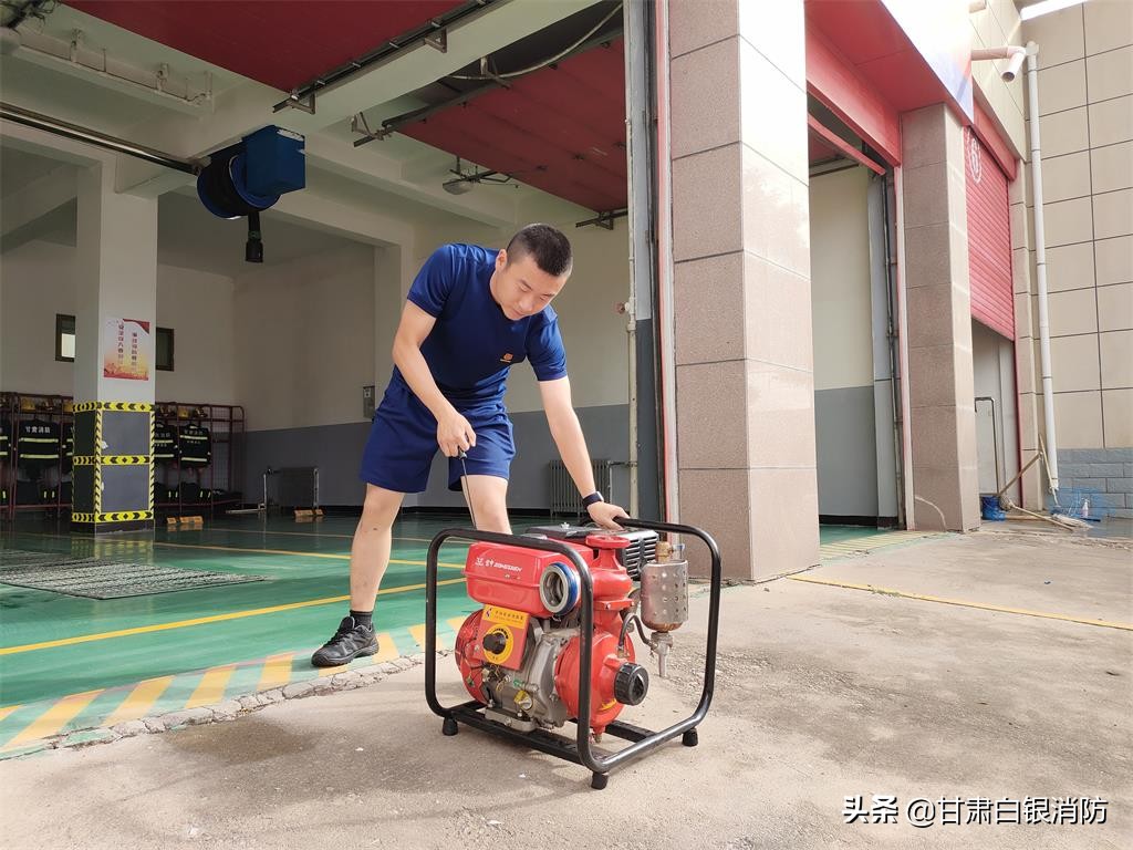 白银：工欲善其事必先利其器-——会师消防站组织开展器材装备学习
