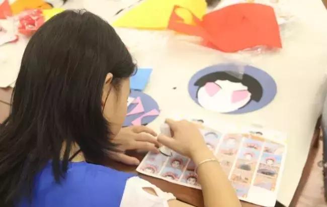 浓墨勾勒漾脸谱，薪火传承构新图