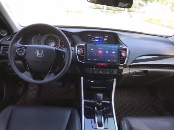 男子花17万买二手车,雅阁2022款乞丐版