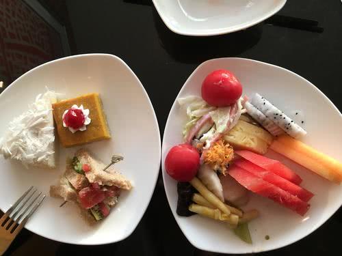 晚上是饿着睡好还是吃宵夜好,半夜饿了少吃点宵夜可以吗