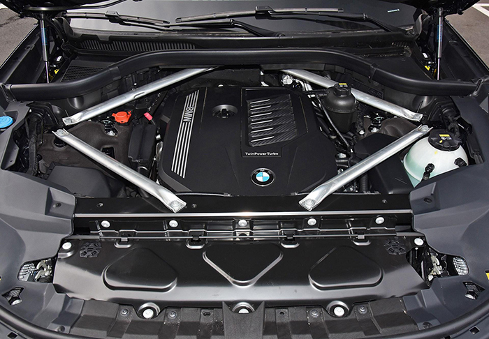 宝马x750i试驾视频,宝马x72022款试驾