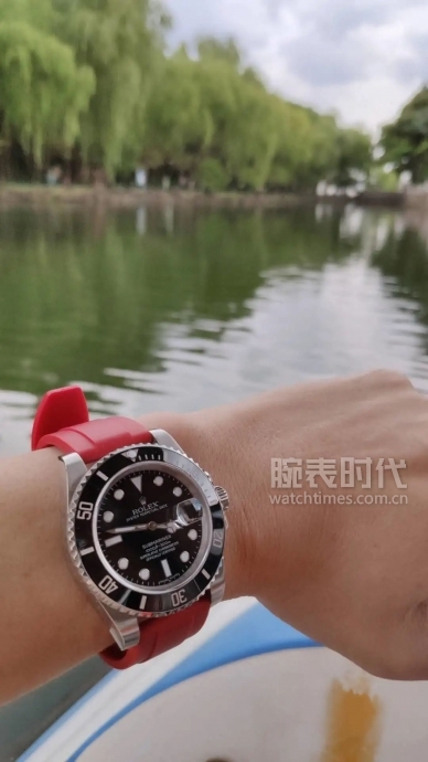 网友晒自己微信好友数量,网友晒1300手表