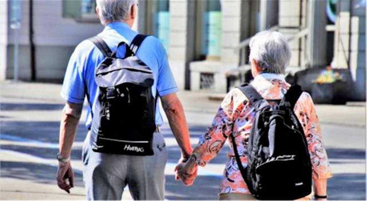 拿养娃钱养老的丁克族过得怎么样,不婚主义者和丁克族晚年如何度过