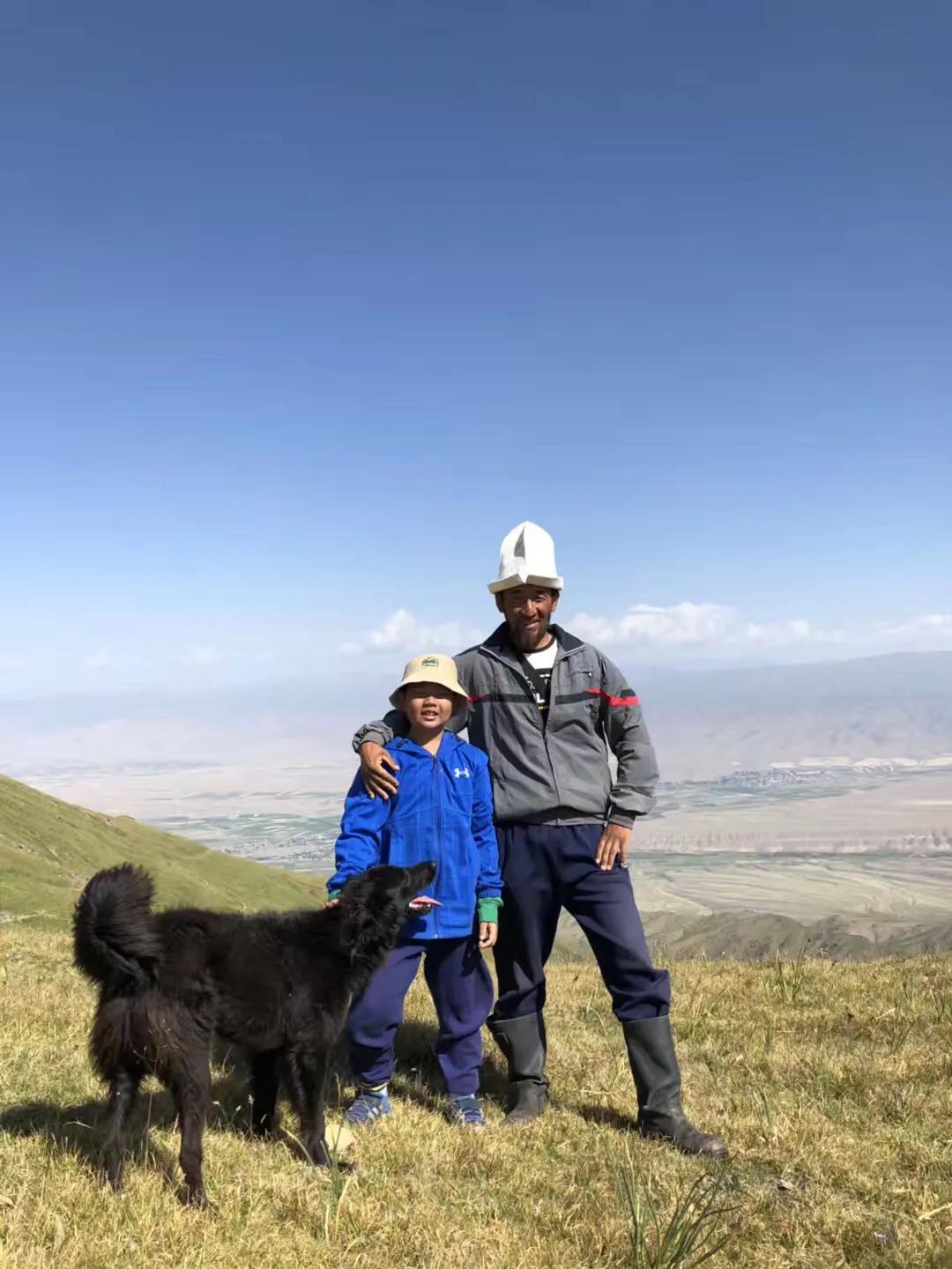 少年骑马去越野，自驾15天横穿小国家，硬核车手爸爸还输了