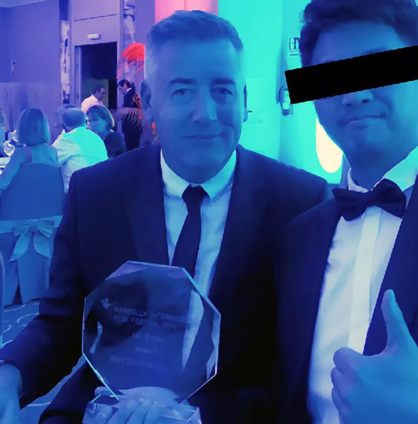 “我，4000万院线电影总导演，入围戛纳，如今在卖火锅底料！”