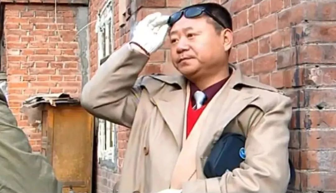 中国男人挎包,男人夹包过时了吗