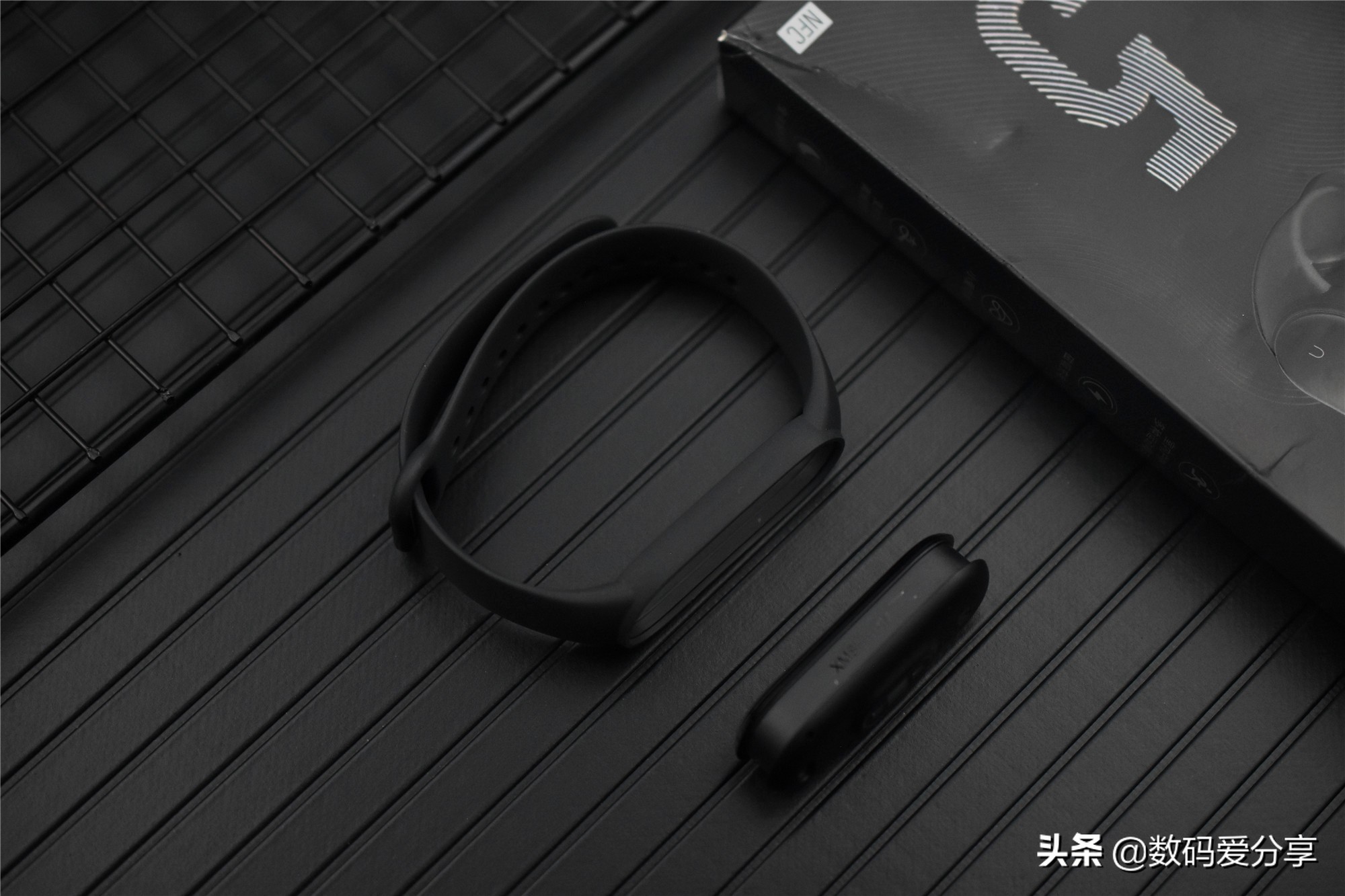 小米手环5体验：售价189，和小米手环4长得一样，还值不值得买？