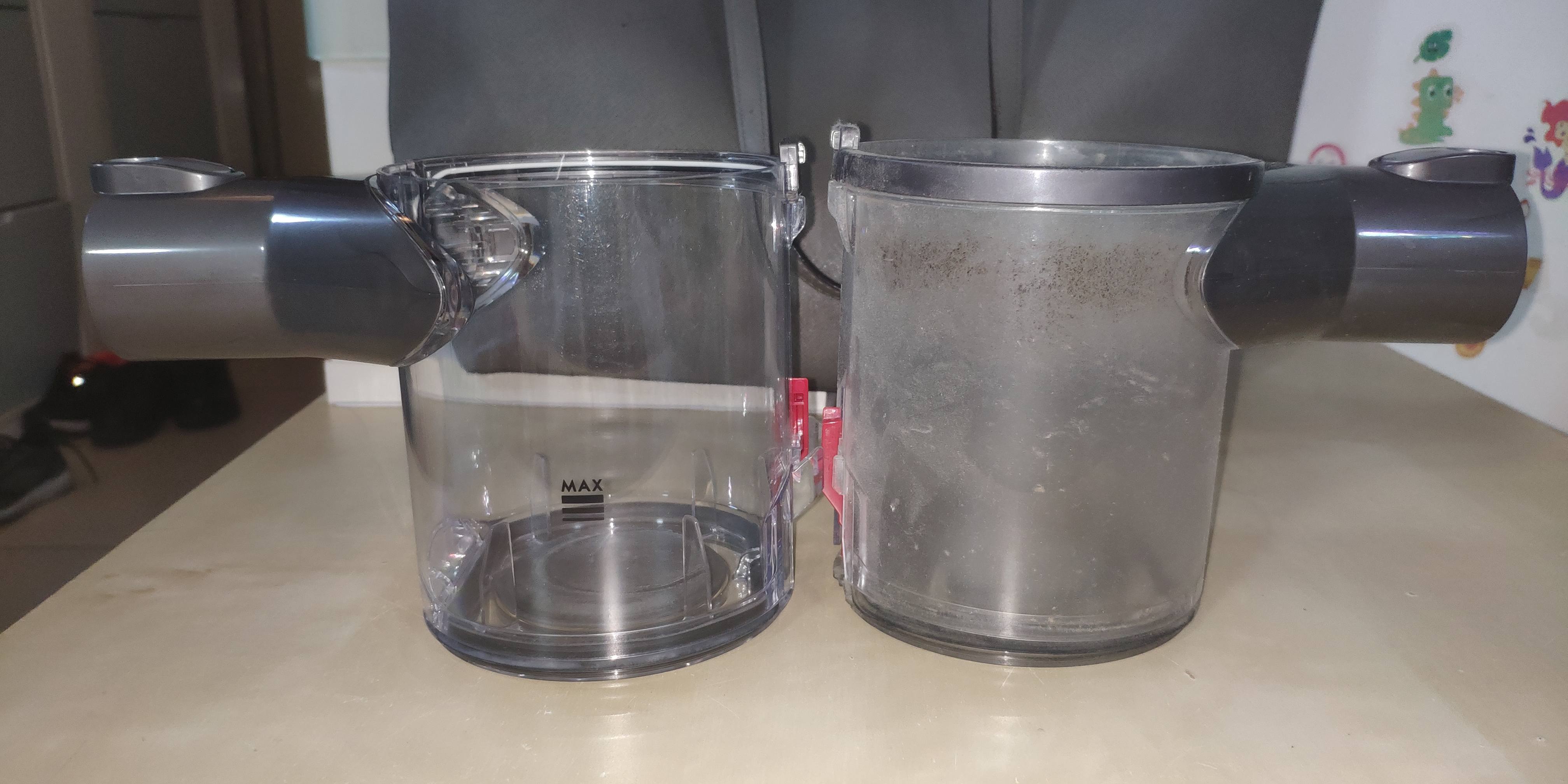 戴森吸尘器v6灰尘盒拆卸,戴森v6吸尘器除螨器拆洗