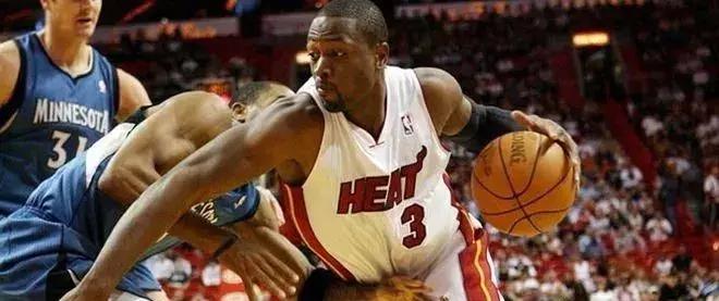 陀螺转身过人教学,小陀螺式转身过人