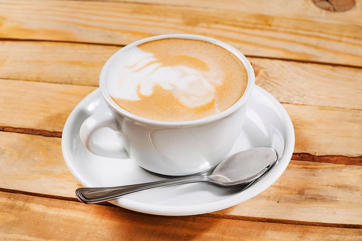 牙齿表面黑了一小块是什么原因,牙齿表面有黑的东西怎么才能刷掉