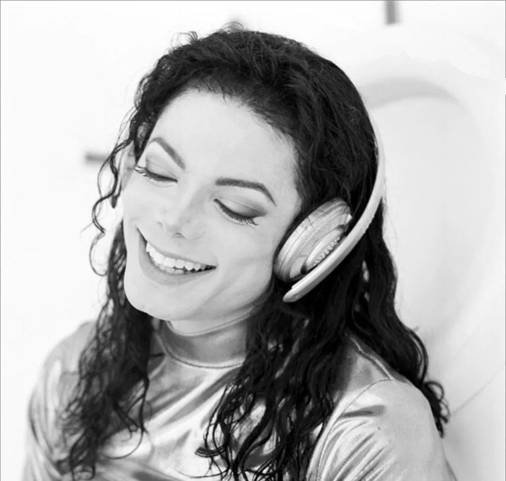 迈克尔杰克逊被误解的一生,迈克尔杰克逊惨痛的一生