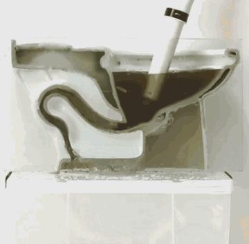 管道下水“越来越慢”怎么办？别用棍子捅！教你一招，哗哗下水