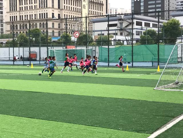 这个上海小囡的足球造诣，没有输在起跑线上