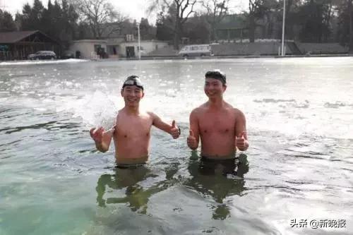 清华学生要上“室外冬泳”课了？网友：因为害怕，我报了北大
