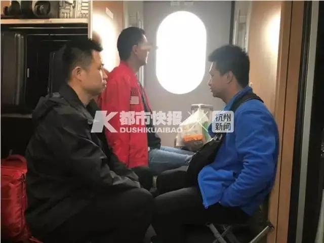 32岁男子开顺风车二年骗2000万,32岁男子结识4女子