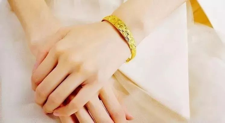 银镯子的简单辨别方法,窄版金镯不容易变形是假的吗