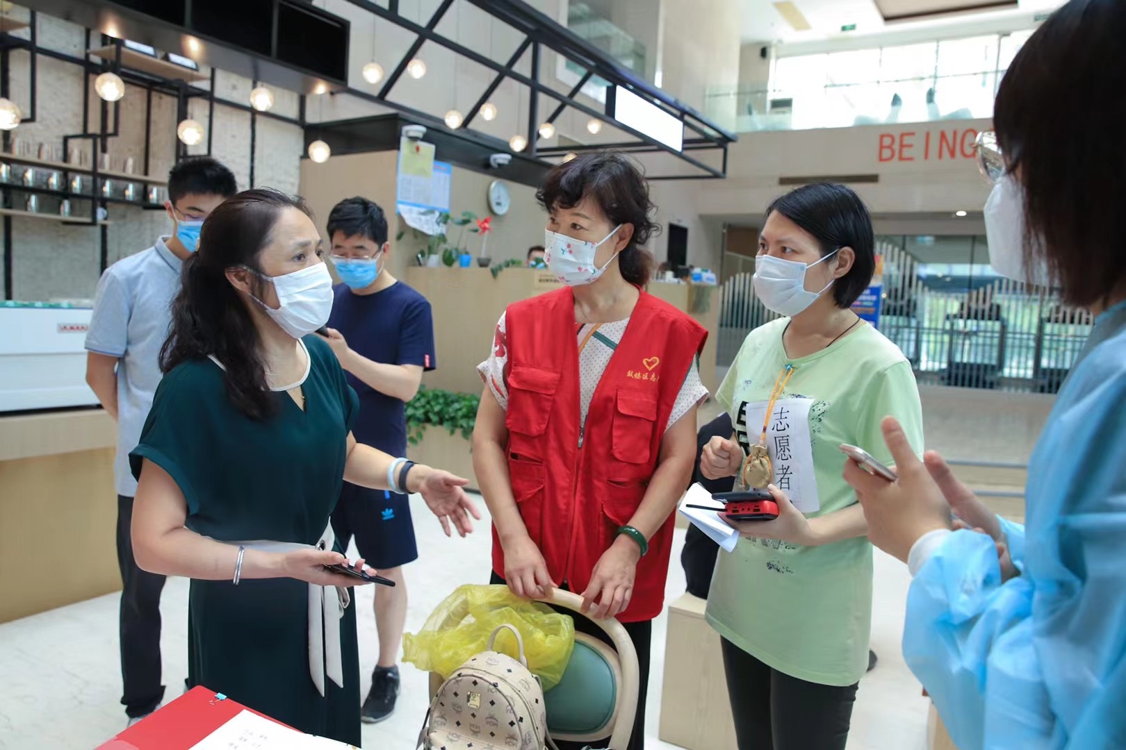 区街新闻｜70多幅照片记录世茂滨江社区辖内志愿者，南京感谢你们