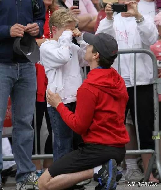 第一次被男生掐腰什么感觉,第一次被男生搂腰